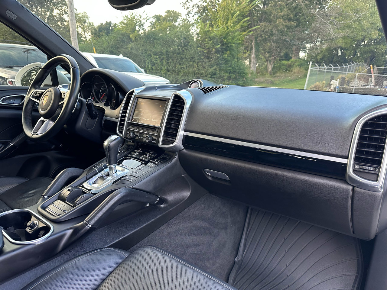 Used 2016 Porsche Cayenne image 17