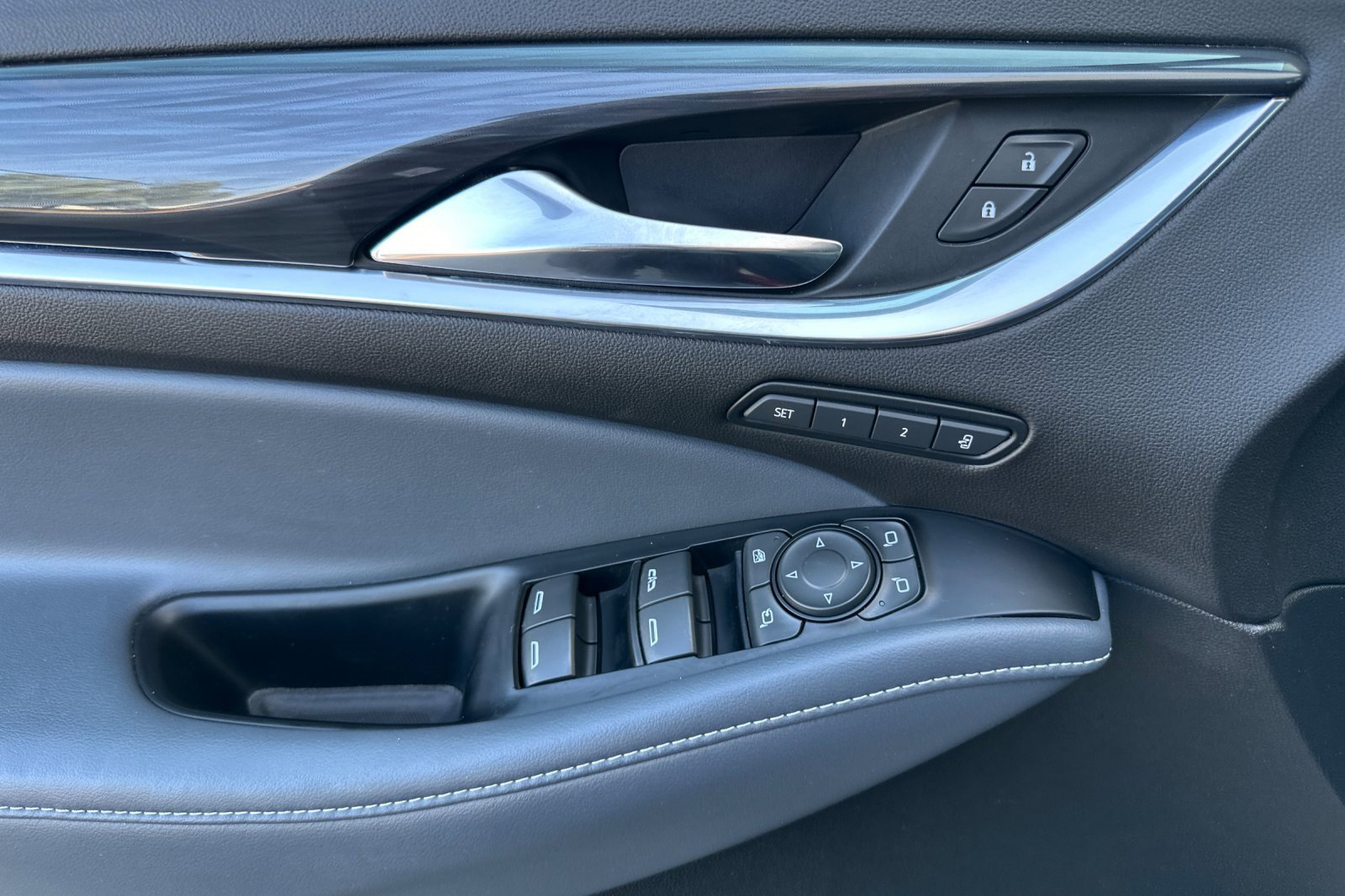 Used 2024 Buick Enclave Premium image 11