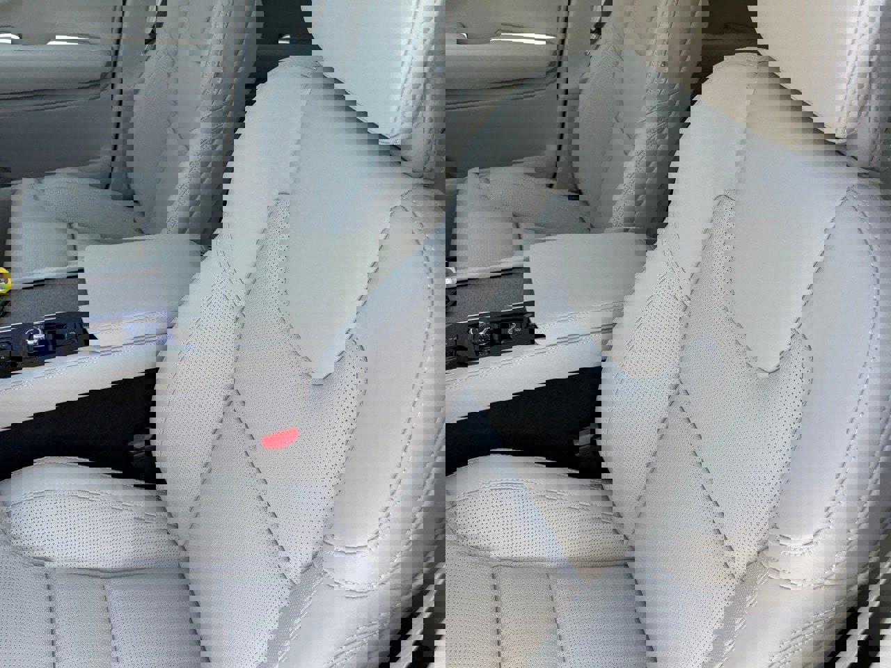 New 2026 Volvo XC90 B6 Ultra image 18