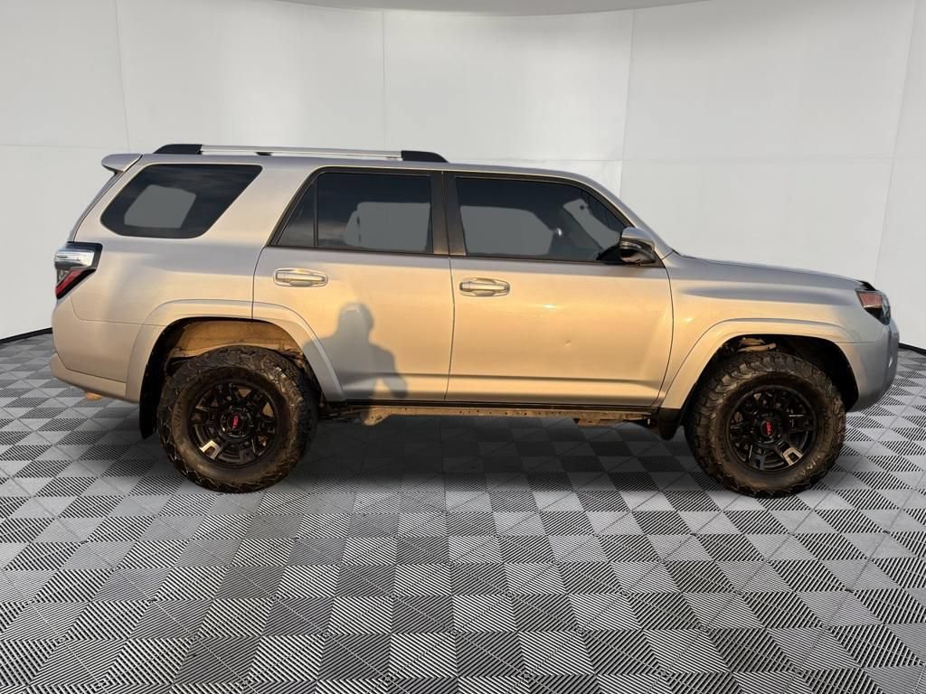 Used 2022 Toyota 4Runner SR5 Premium w/ Moonroof Package AWD/4WD image 10