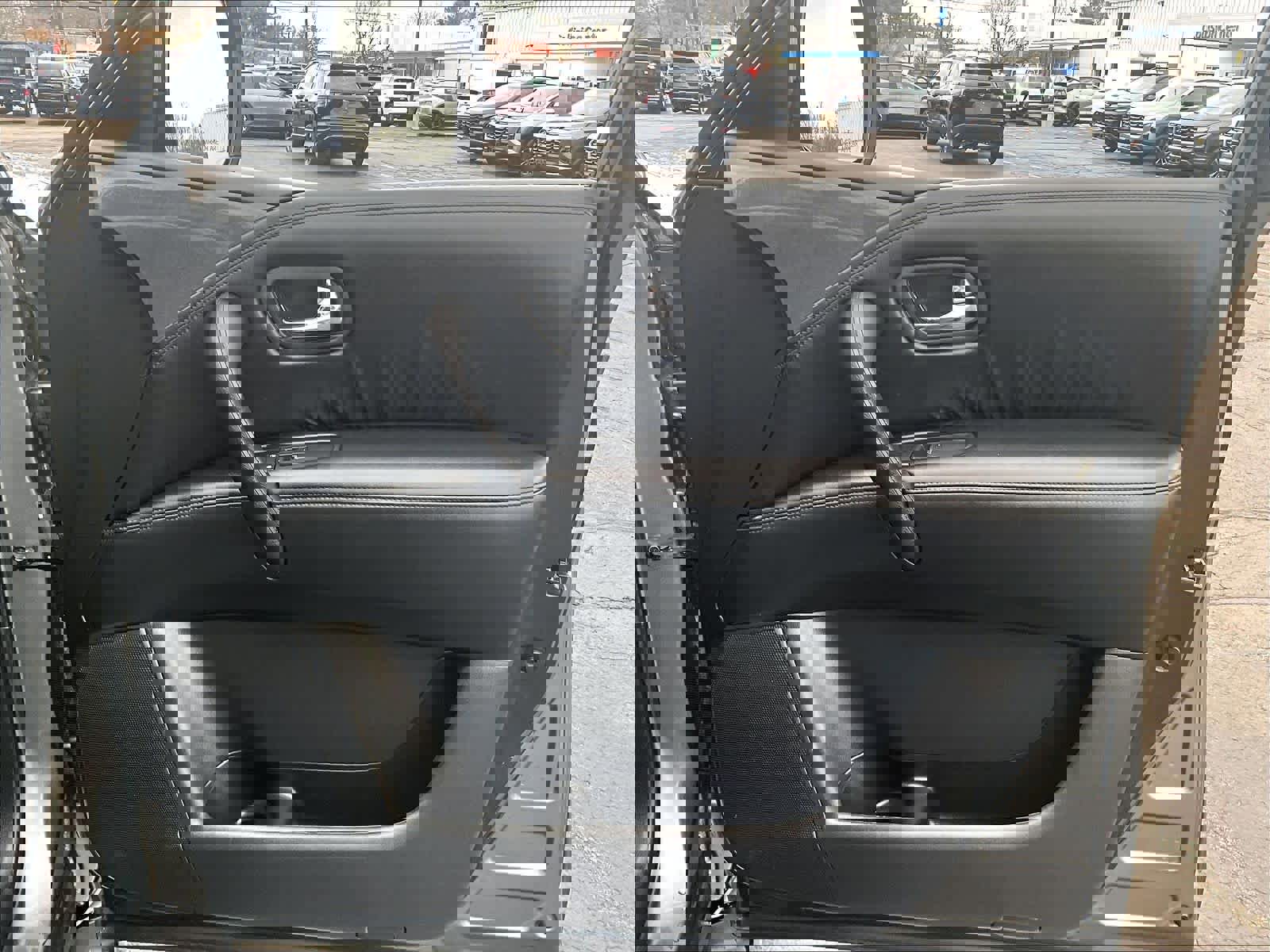 Used 2022 Nissan Armada SL w/ Midnight Edition Package image 12