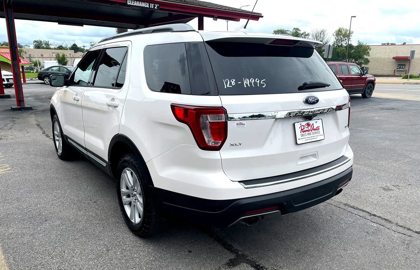 Used 2018 Ford Explorer XLT w/ Equipment Group 202A AWD/4WD image 4
