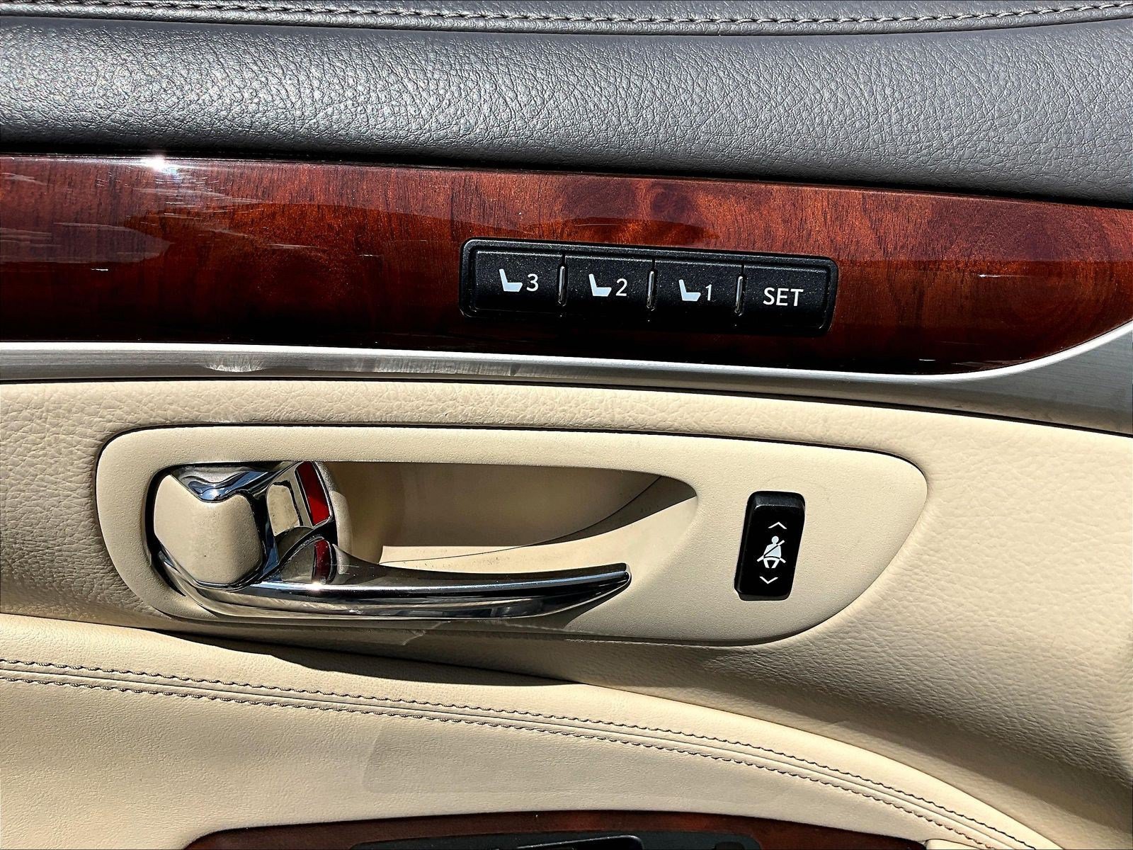 Used 2014 Lexus LS 460 AWD w/ Comfort Package image 37