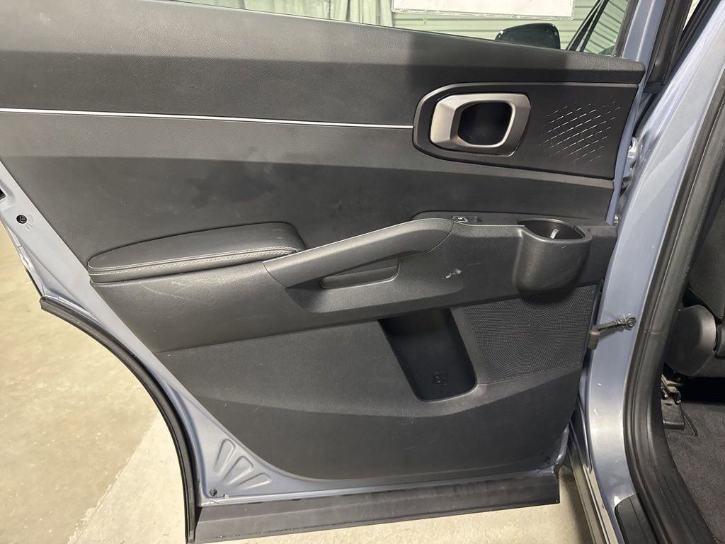 Used 2023 Kia Sorento LX FWD image 13
