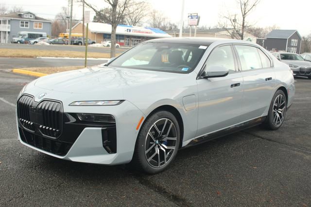 New 2026 BMW 750e xDrive w/ Executive Package image 4