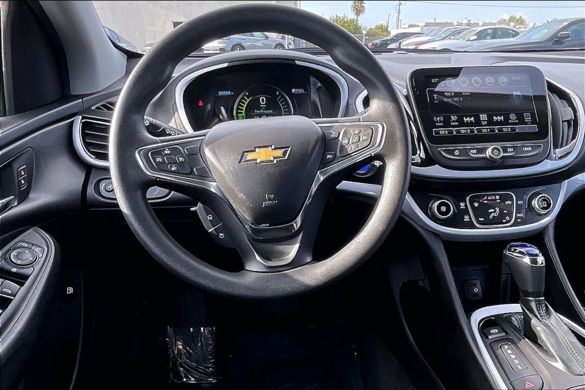 Used 2018 Chevrolet Volt LT FWD image 5