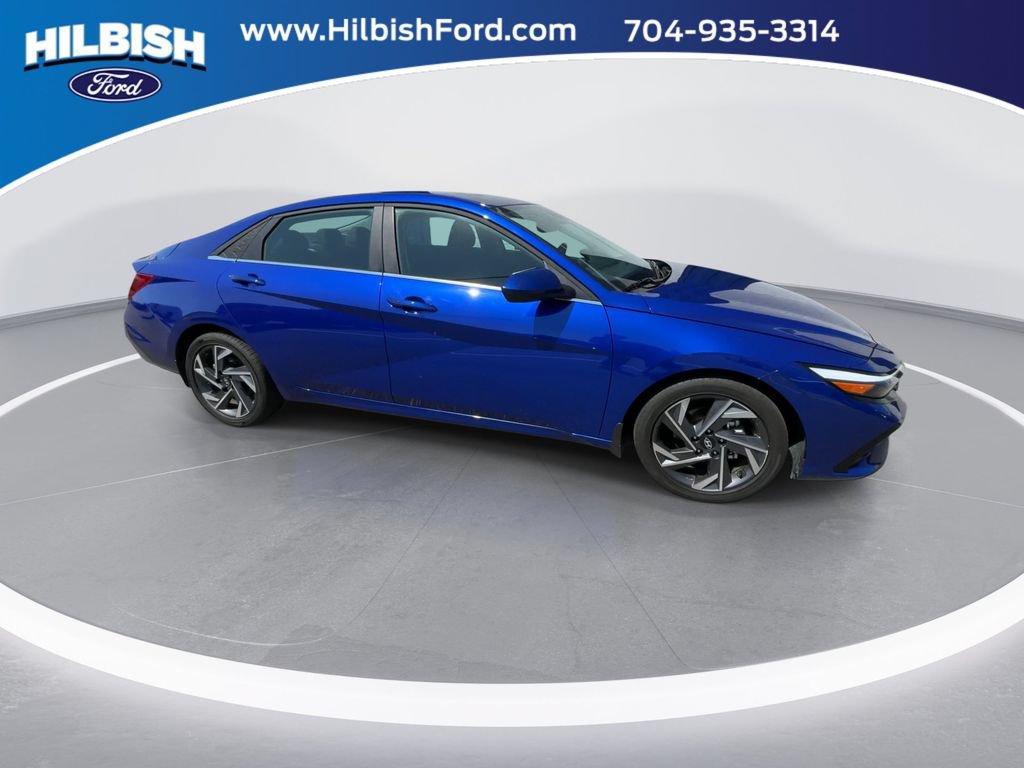 Used 2025 Hyundai Elantra SEL FWD image 9