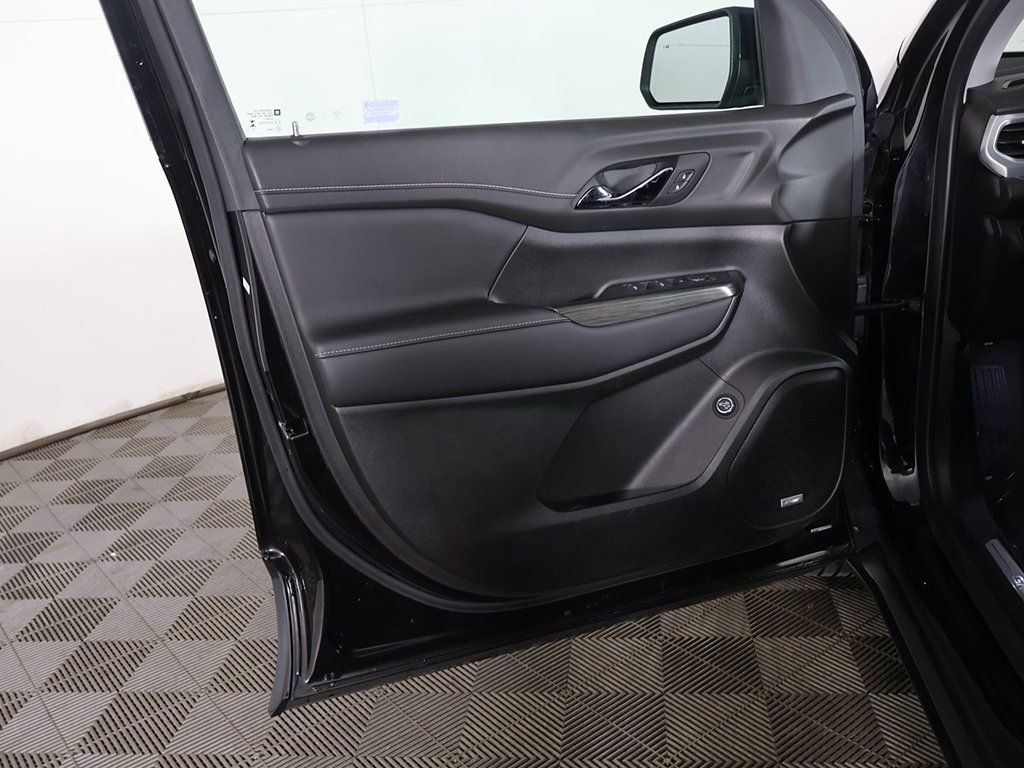 Used 2023 GMC Acadia SLT w/ Elevation Edition image 25