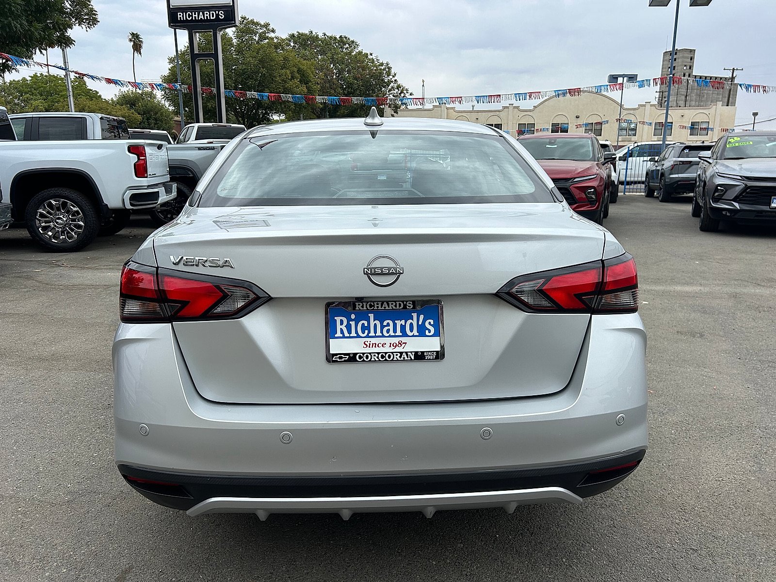 Used 2025 Nissan Versa SV FWD image 4