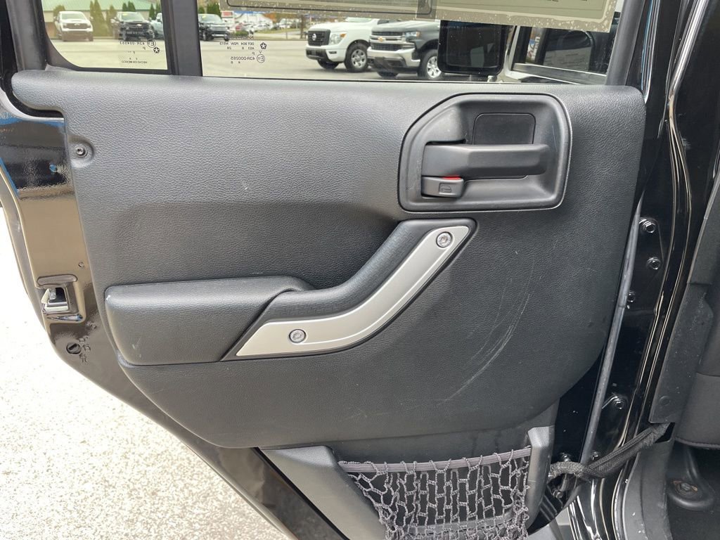 Used 2017 Jeep Wrangler Unlimited Sahara w/ Connectivity Group image 37