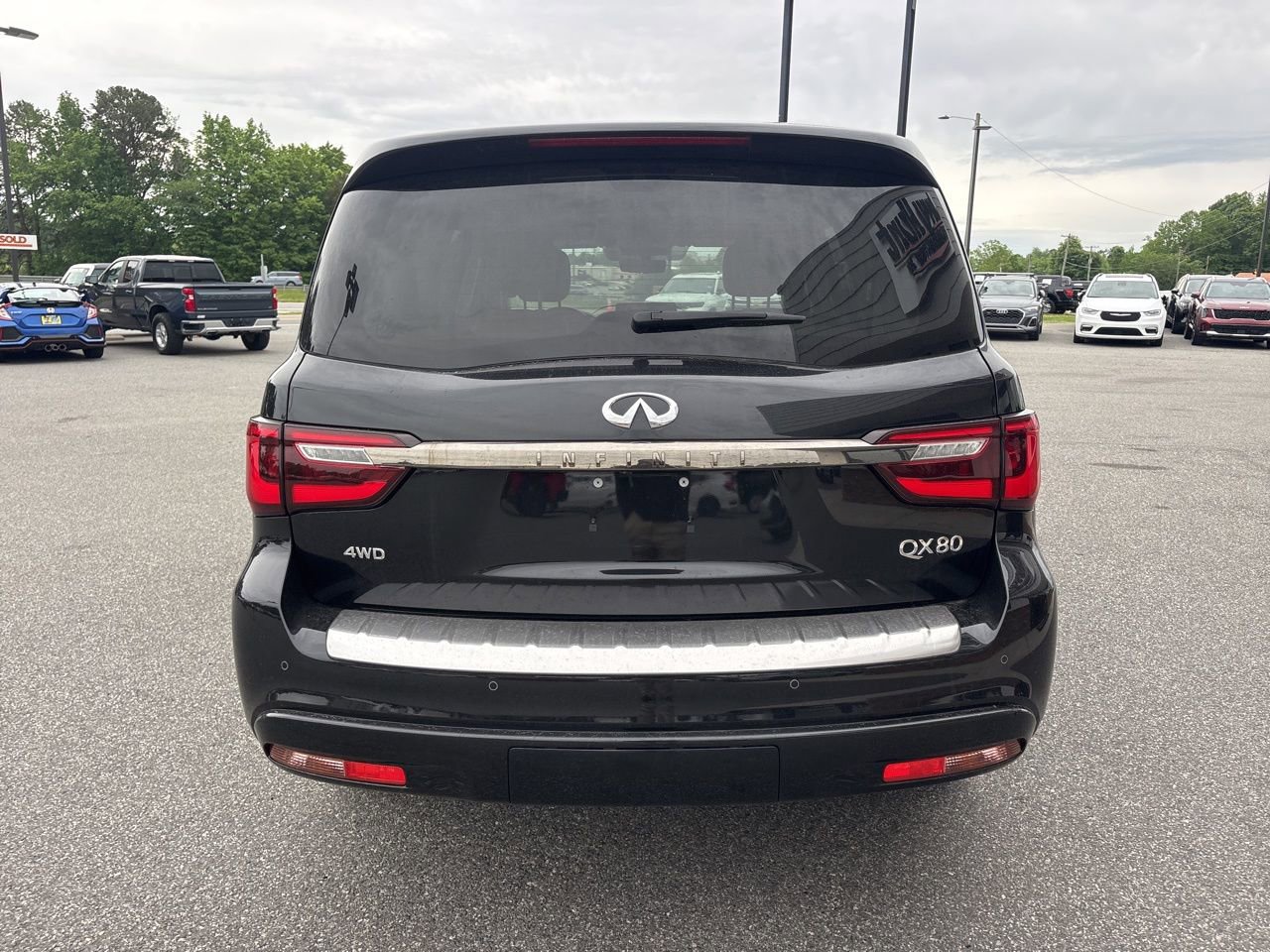 Used 2024 INFINITI QX80 Premium Select w/ Cargo Package AWD/4WD image 7