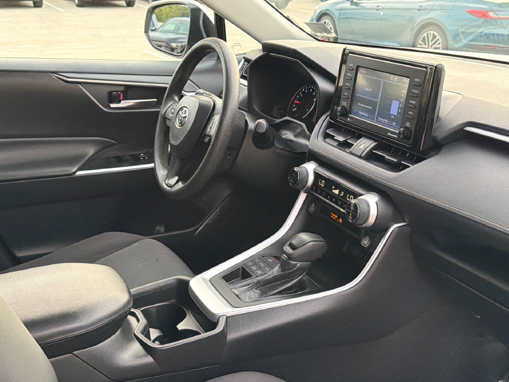 Used 2021 Toyota RAV4 XLE AWD/4WD image 9