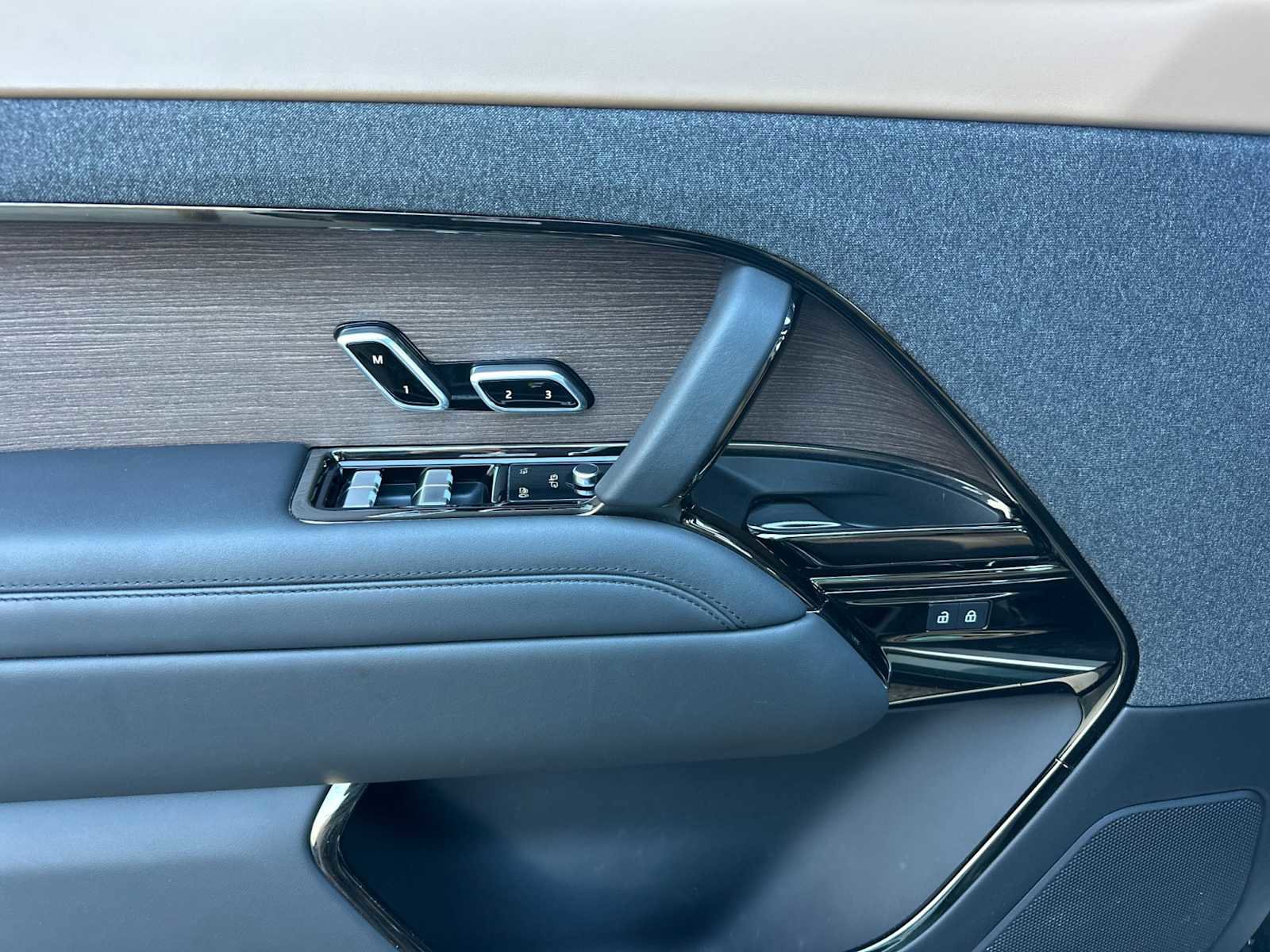 Used 2023 Land Rover Range Rover Sport SE Dynamic image 12