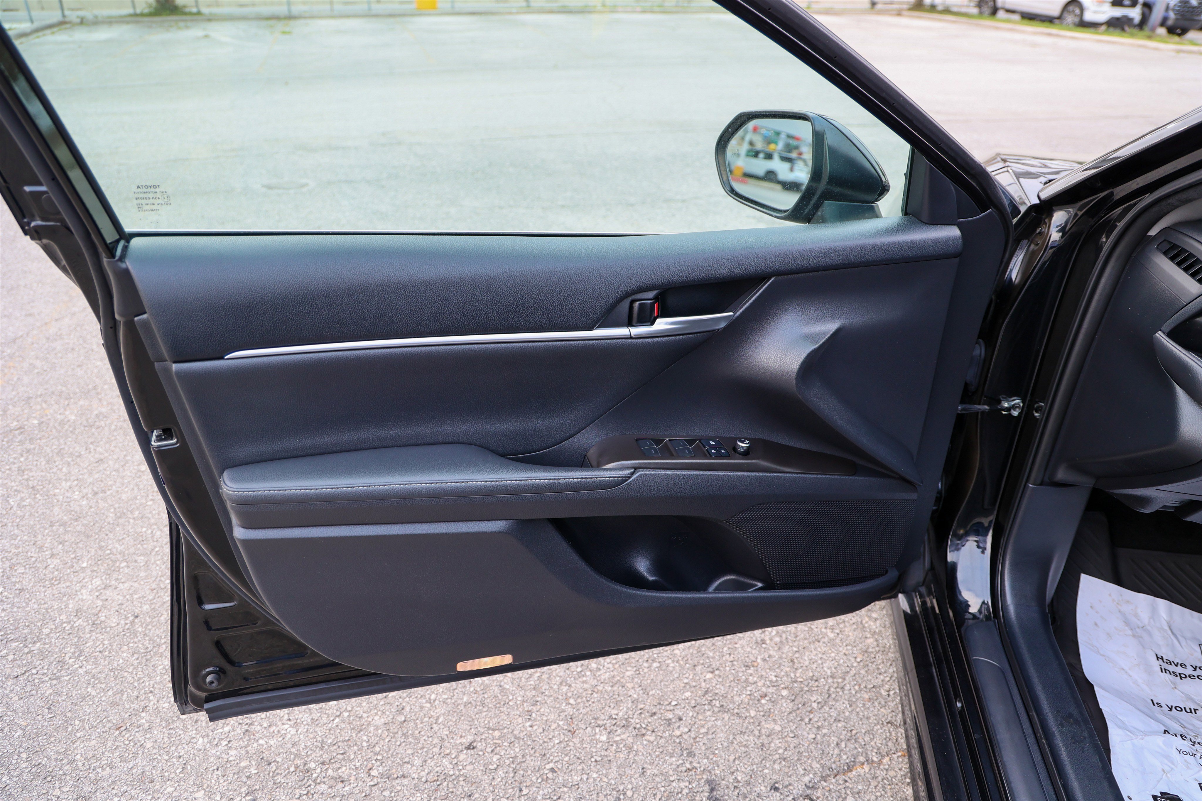 Used 2022 Toyota Camry XSE image 32