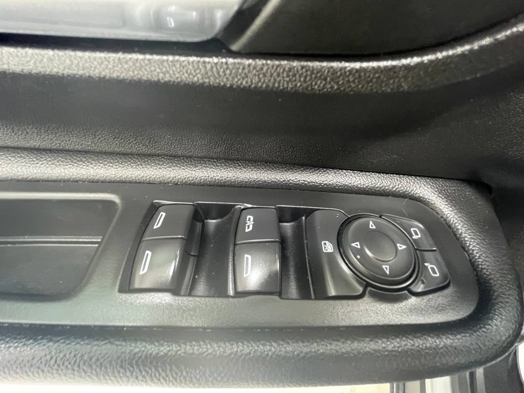 Used 2024 GMC Terrain SLT AWD/4WD image 16