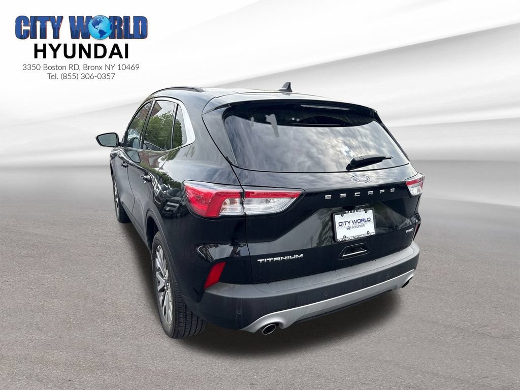 Used 2022 Ford Escape Titanium AWD/4WD image 3