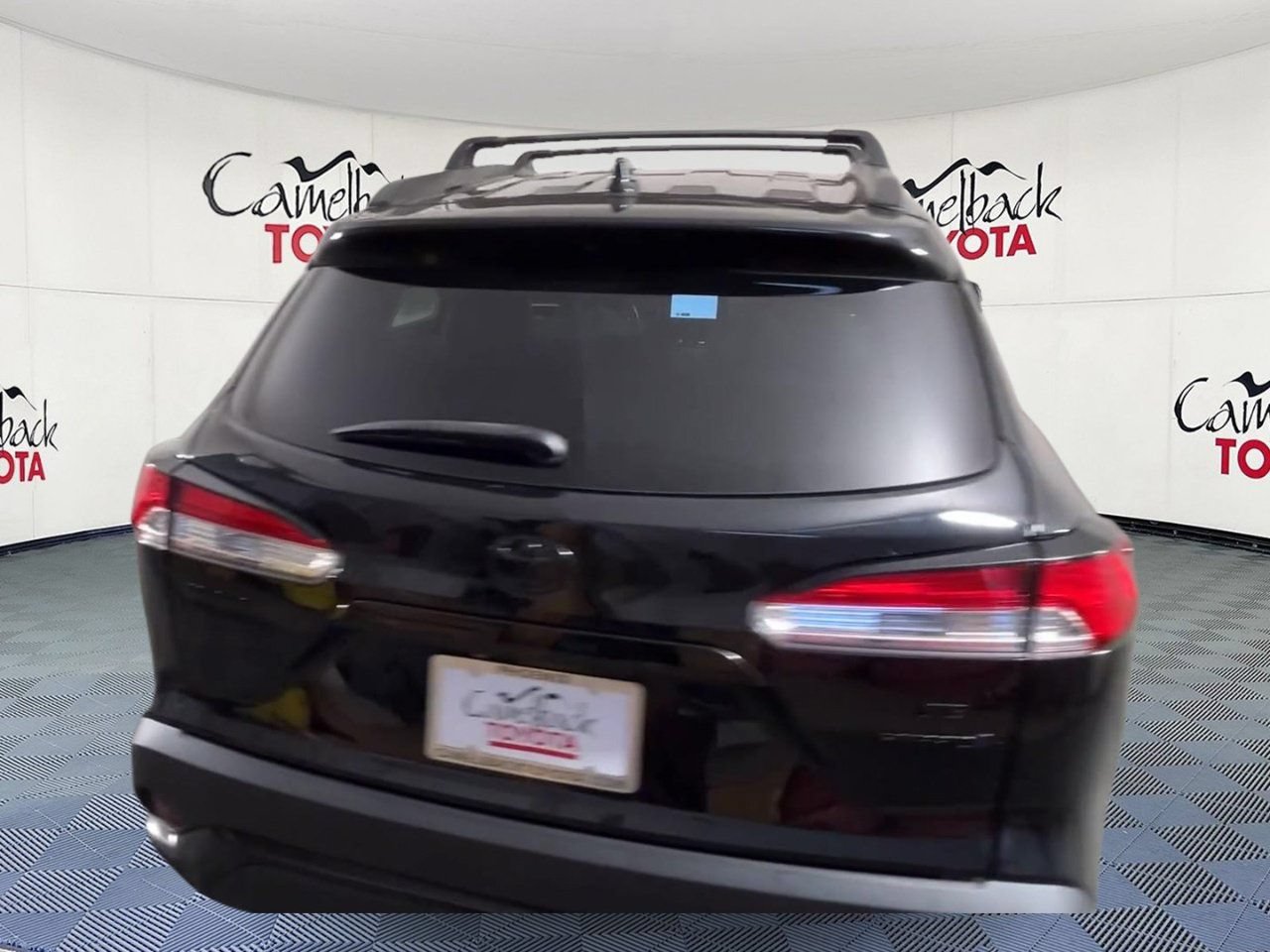 Used 2024 Toyota Corolla Cross AWD Hybrid w/ Moonroof Package image 9