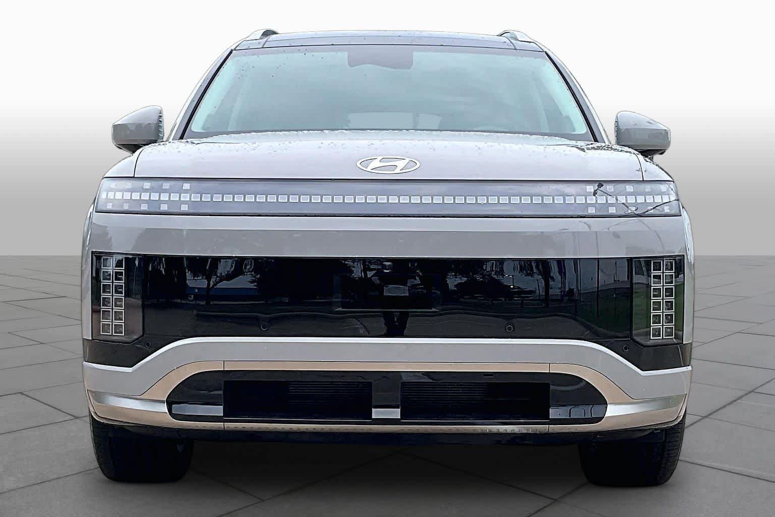 Certified 2026 Hyundai Ioniq 9 Calligraphy AWD/4WD image 3