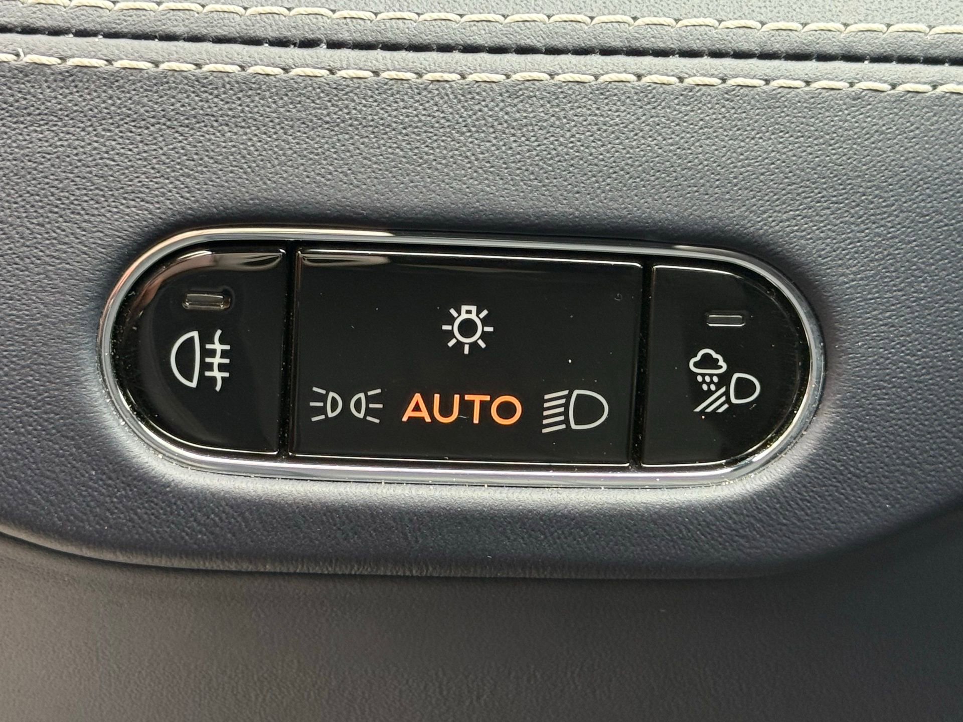 Used 2021 Bentley Flying Spur V8 image 38