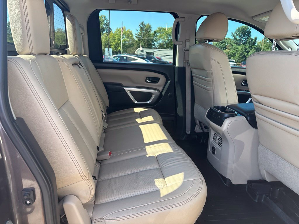 Used 2017 Nissan Titan SL AWD/4WD image 8