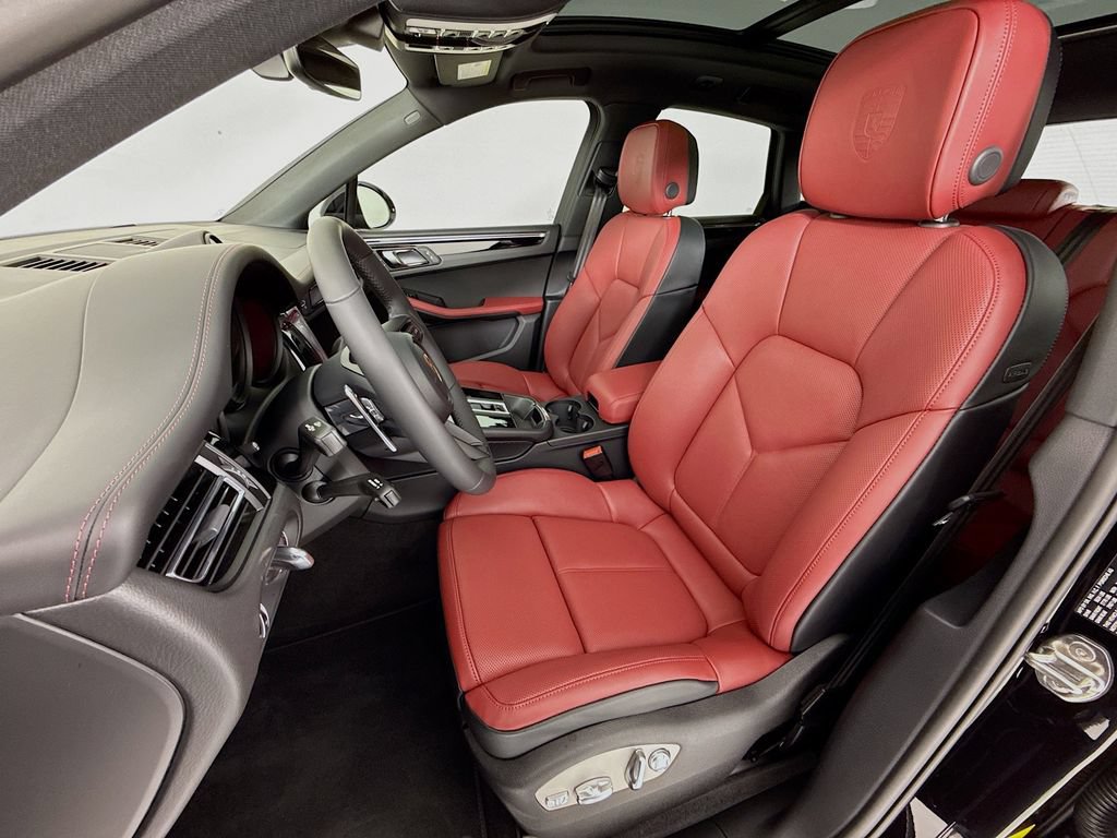 New 2026 Porsche Macan AWD/4WD image 5