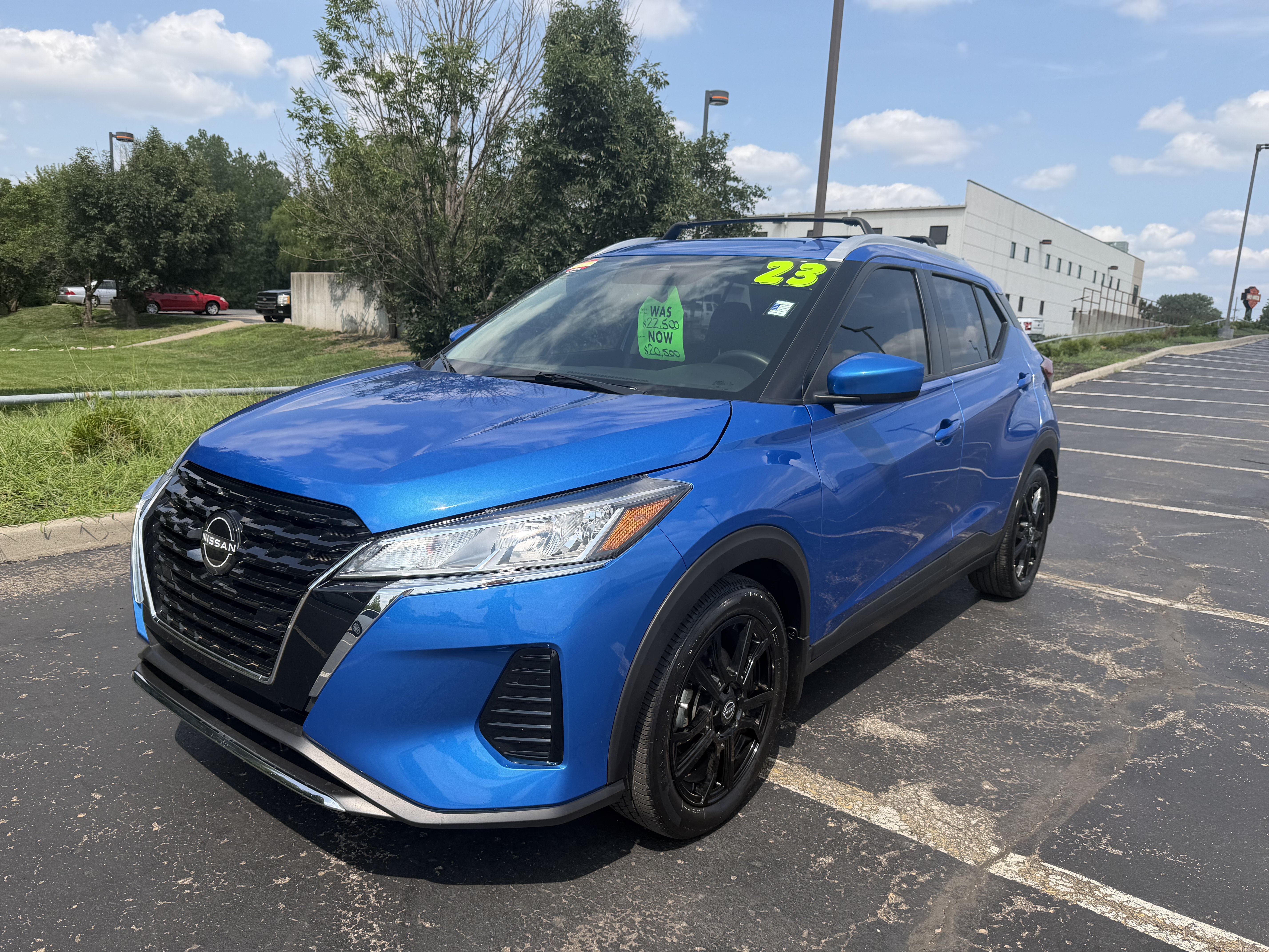 Used 2023 Nissan Kicks SV FWD image 3