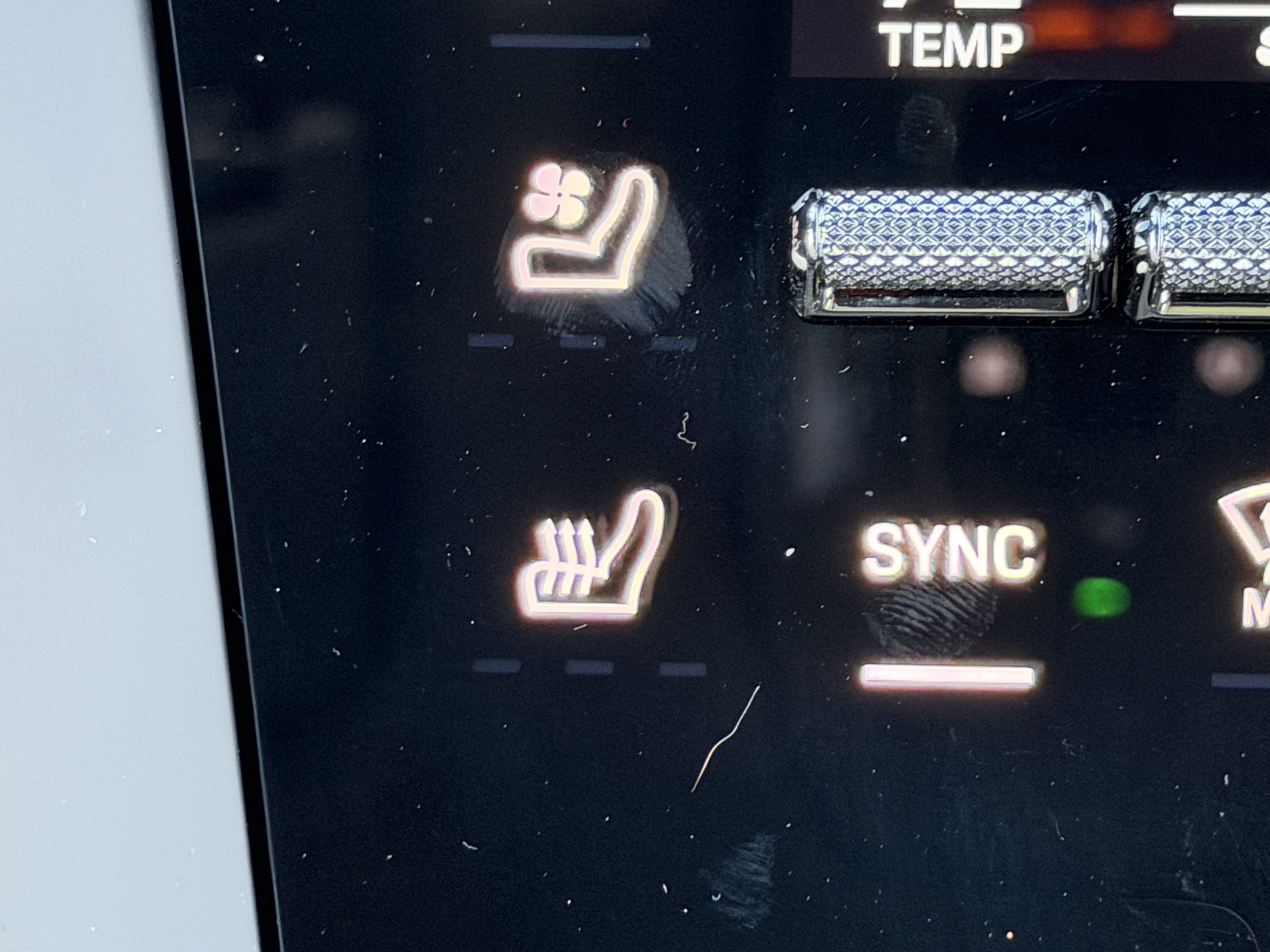 Certified 2024 Porsche Macan 4 Electric image 33