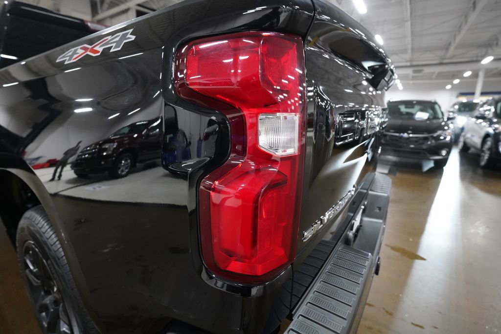 Used 2019 Chevrolet Silverado 1500 Custom w/ Custom Convenience Package AWD/4WD image 29