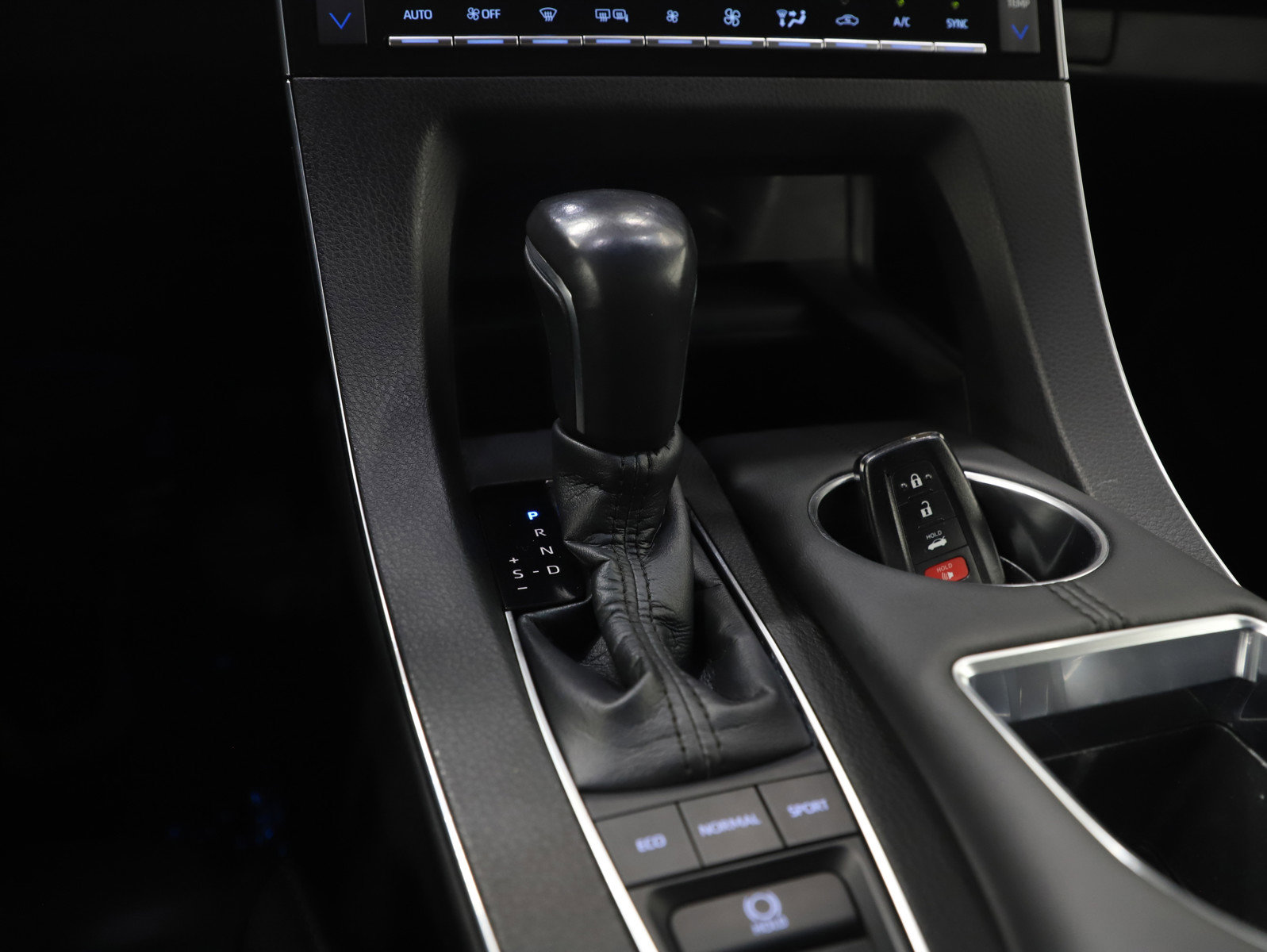 Used 2020 Toyota Avalon XLE FWD image 23