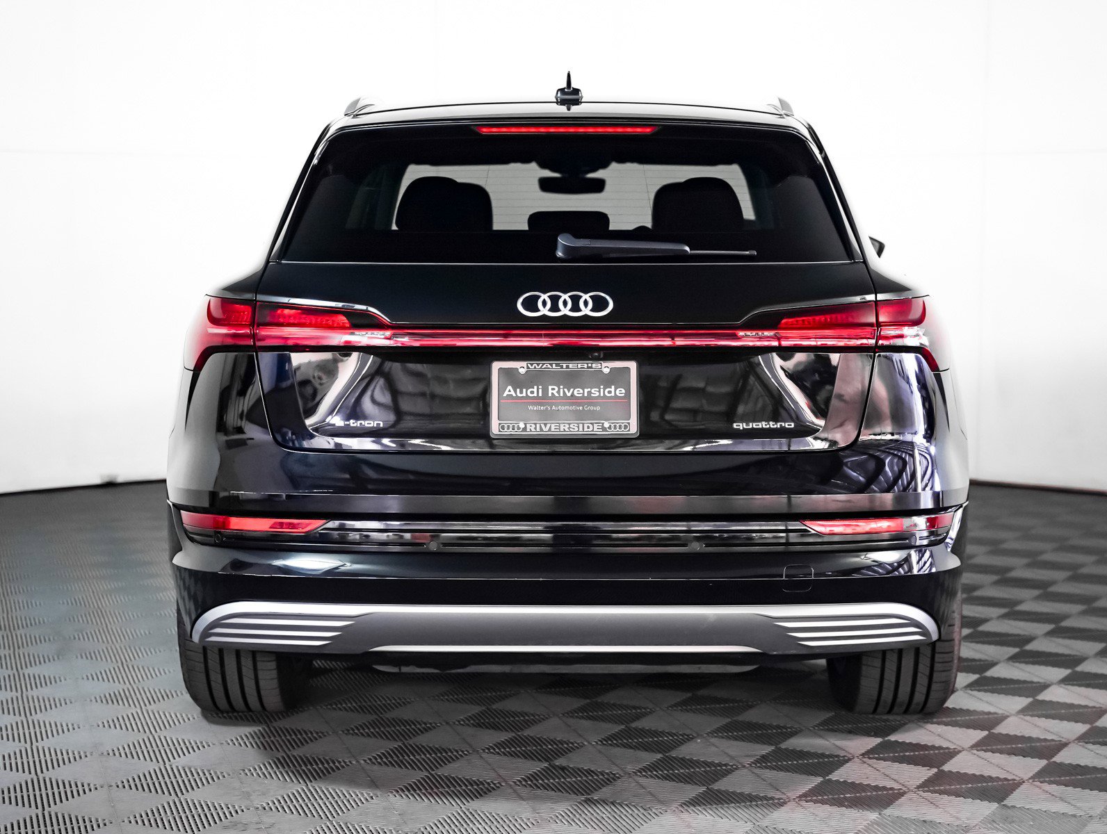 Used 2022 Audi e-tron Premium Plus w/ Premium Plus Package image 13