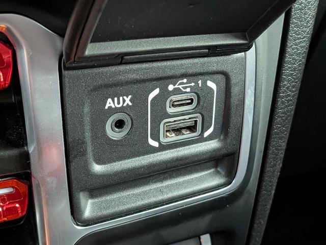 Used 2025 Jeep Wrangler Unlimited Rubicon w/ Convenience Group AWD/4WD image 23