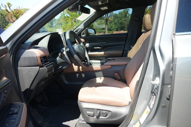Used 2025 Toyota Grand Highlander AWD Hybrid image 25