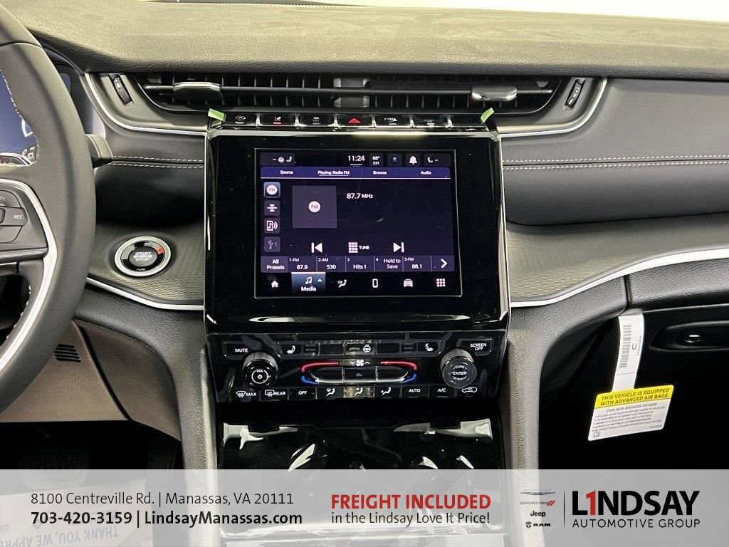 New 2025 Jeep Grand Cherokee Laredo w/ Luxury Tech Group I image 19