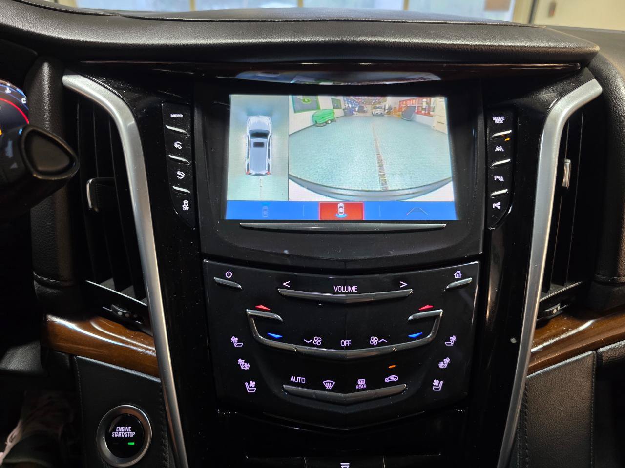 Used 2020 Cadillac Escalade ESV Luxury AWD/4WD image 38