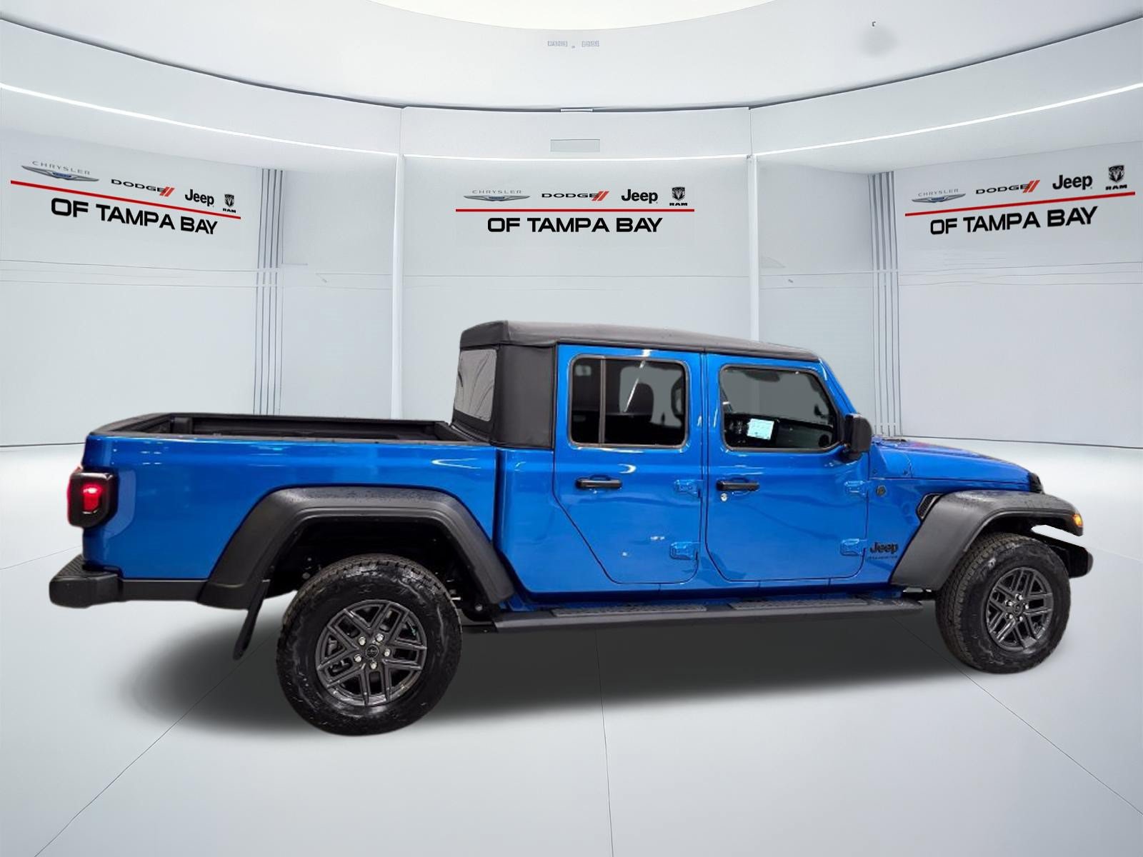 Used 2025 Jeep Gladiator Sport AWD/4WD image 8