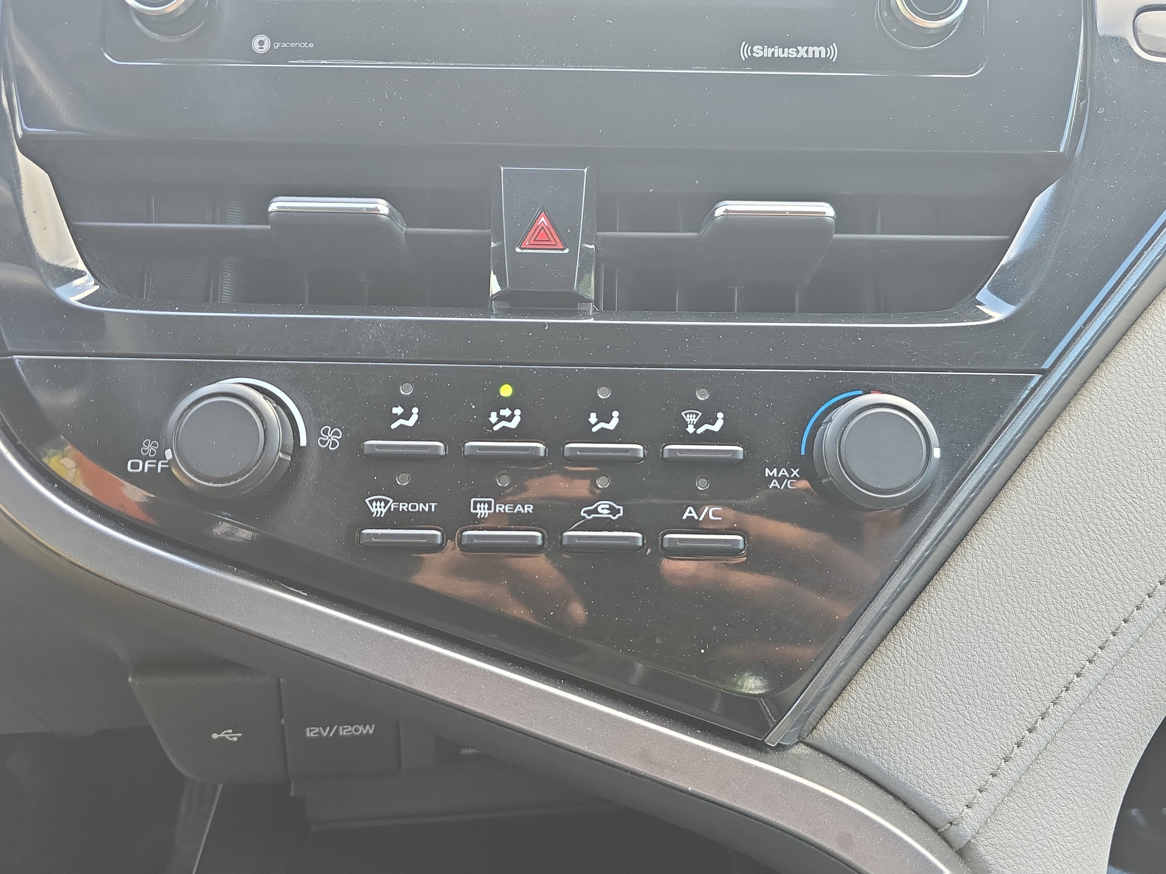 Used 2021 Toyota Camry LE FWD image 23