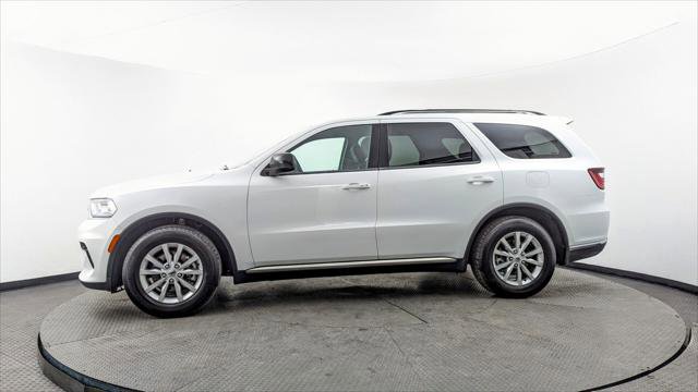 Used 2023 Dodge Durango SXT image 3