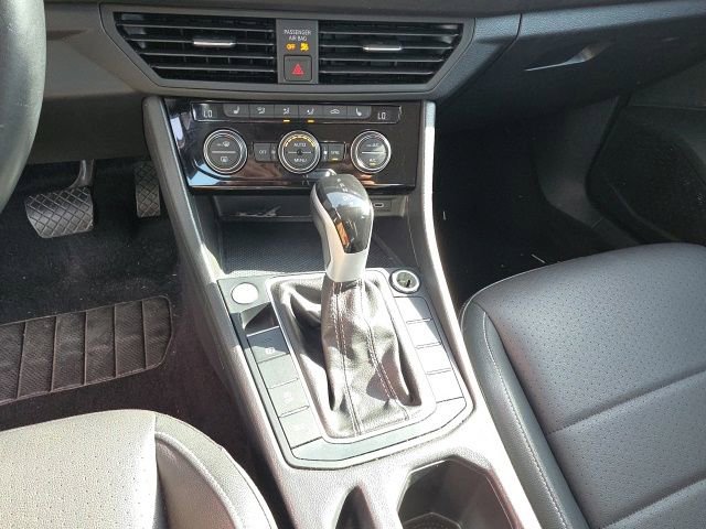 Used 2024 Volkswagen Jetta SE FWD image 18
