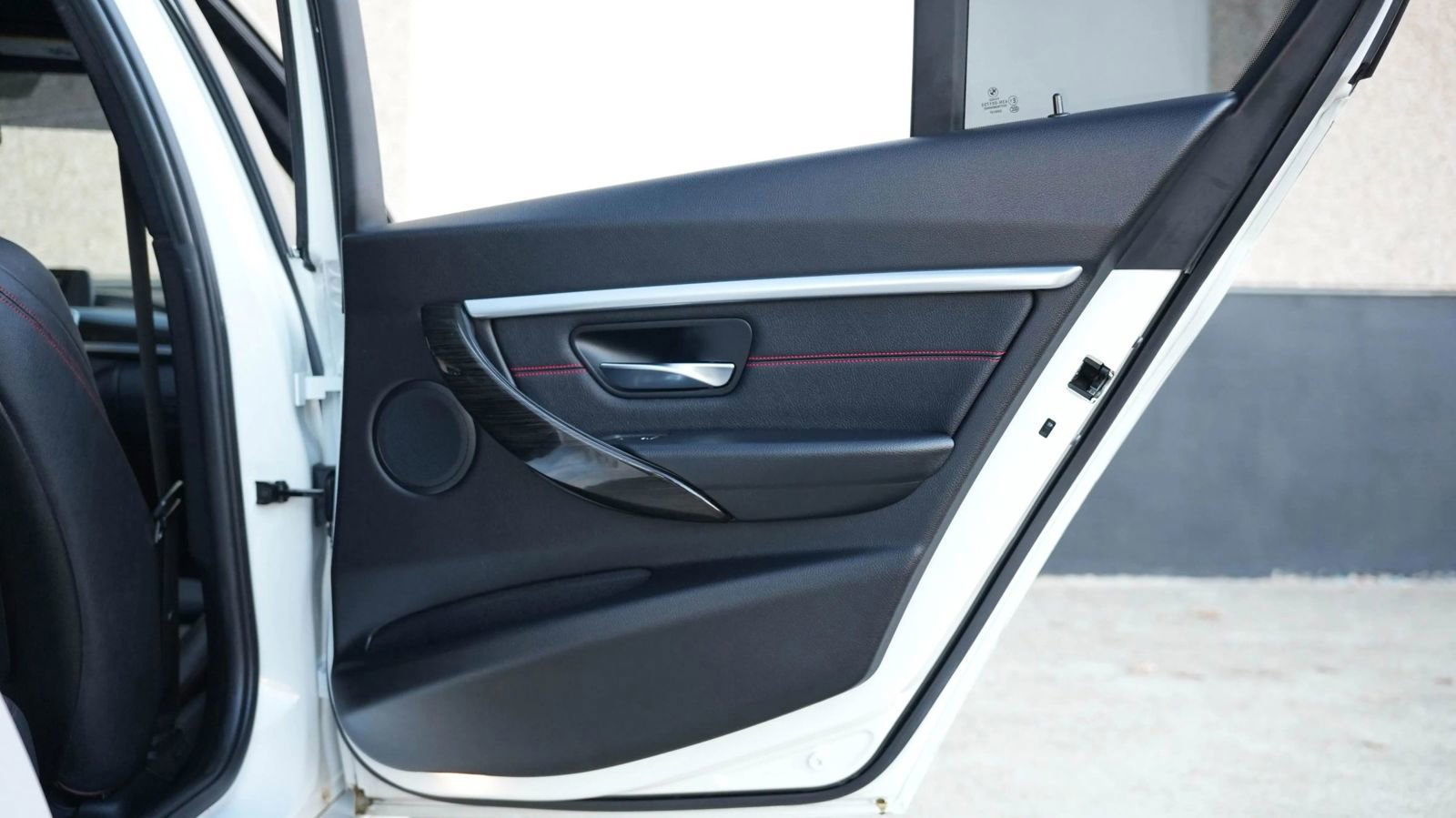 Used 2018 BMW 330i xDrive Sedan w/ Convenience Package image 28