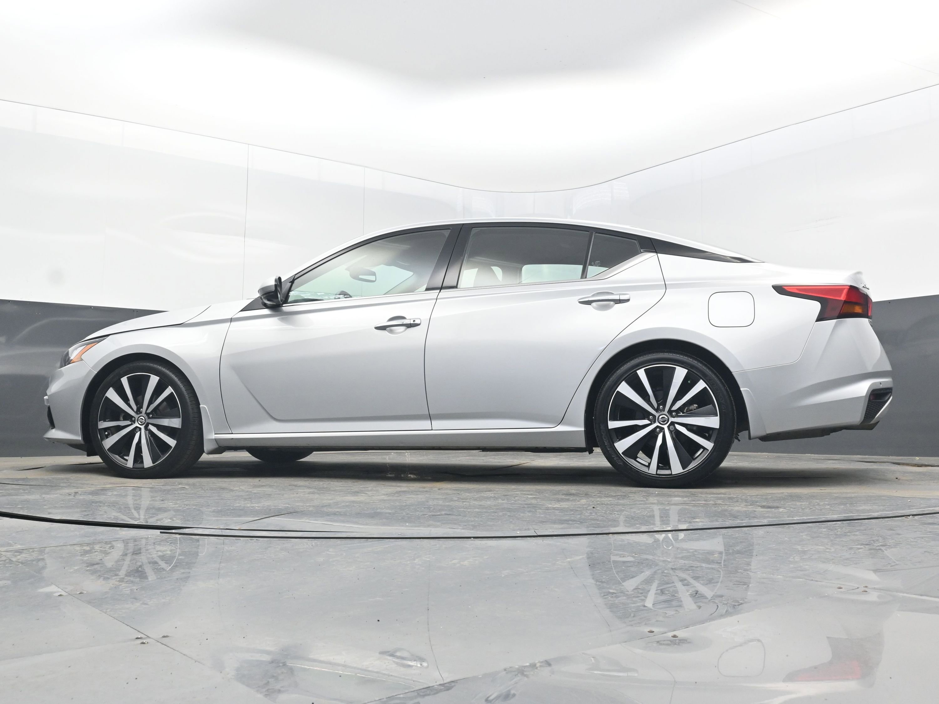 Used 2020 Nissan Altima 2.0 Platinum image 25