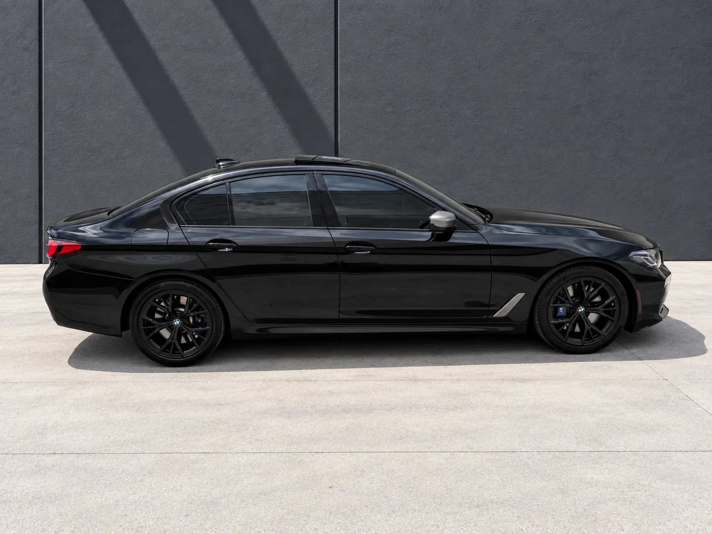 Used 2022 BMW M550i xDrive AWD/4WD image 2