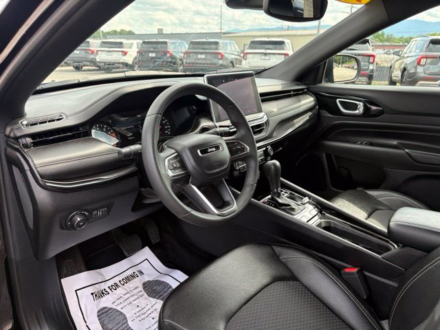 Used 2024 Jeep Compass Latitude w/ Convenience Group AWD/4WD image 3