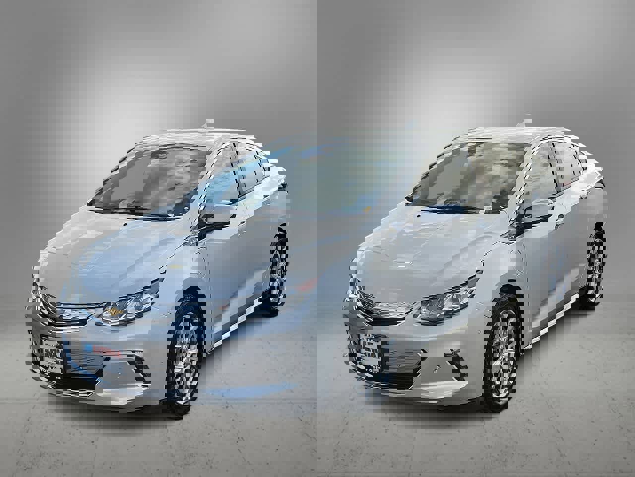 Used 2018 Chevrolet Volt Premier w/ Driver Confidence Package image 4