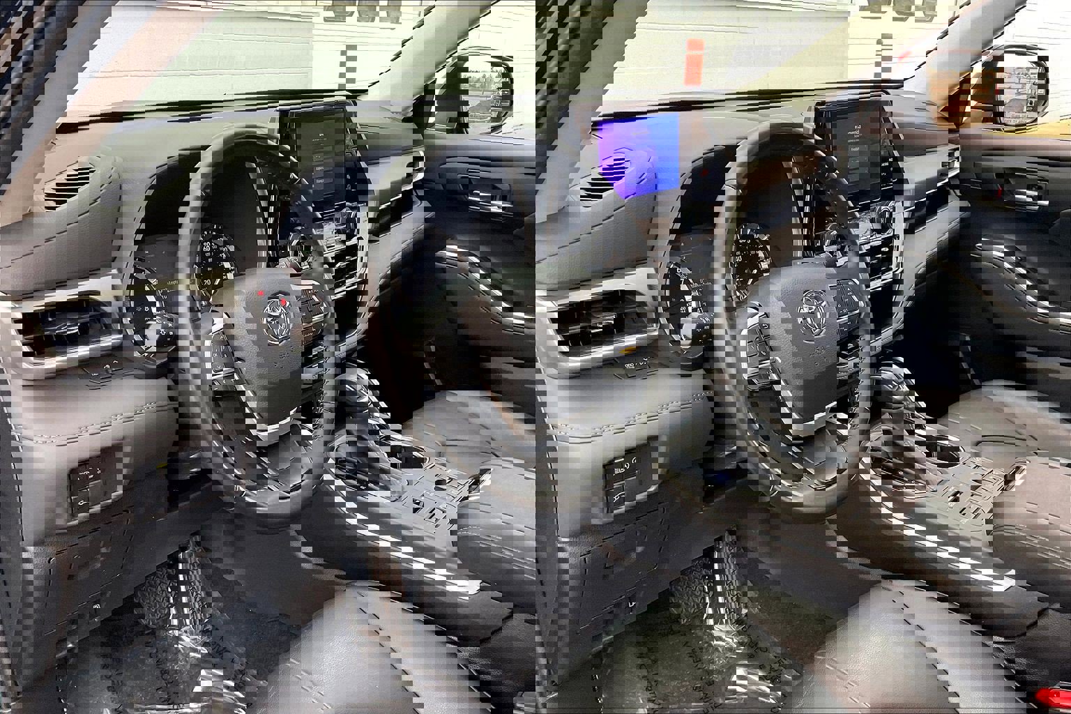 Used 2023 Toyota Highlander XLE image 18