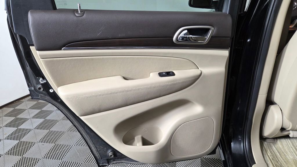 Used 2015 Jeep Grand Cherokee Overland w/ Advanced Technology Group image 31