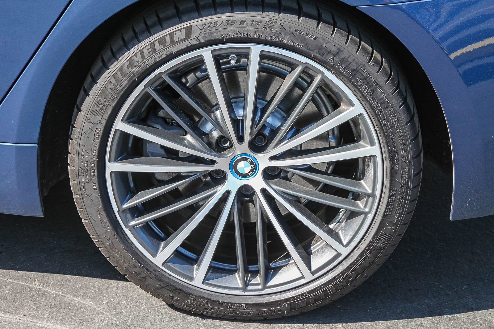 Used 2022 BMW 530e w/ Premium Package image 11