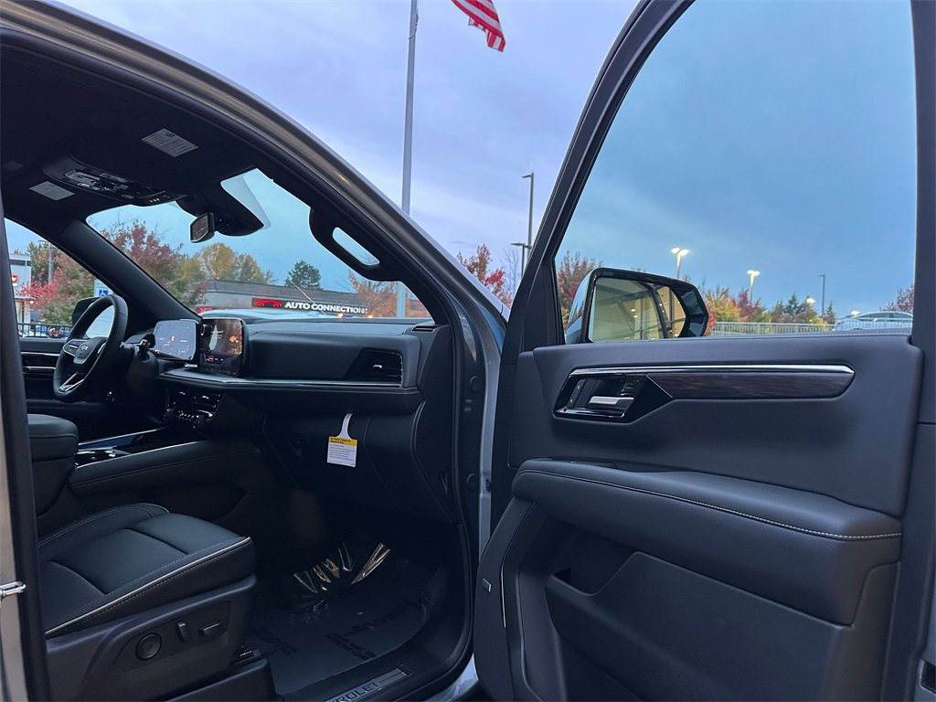 New 2026 Chevrolet Suburban Premier image 11