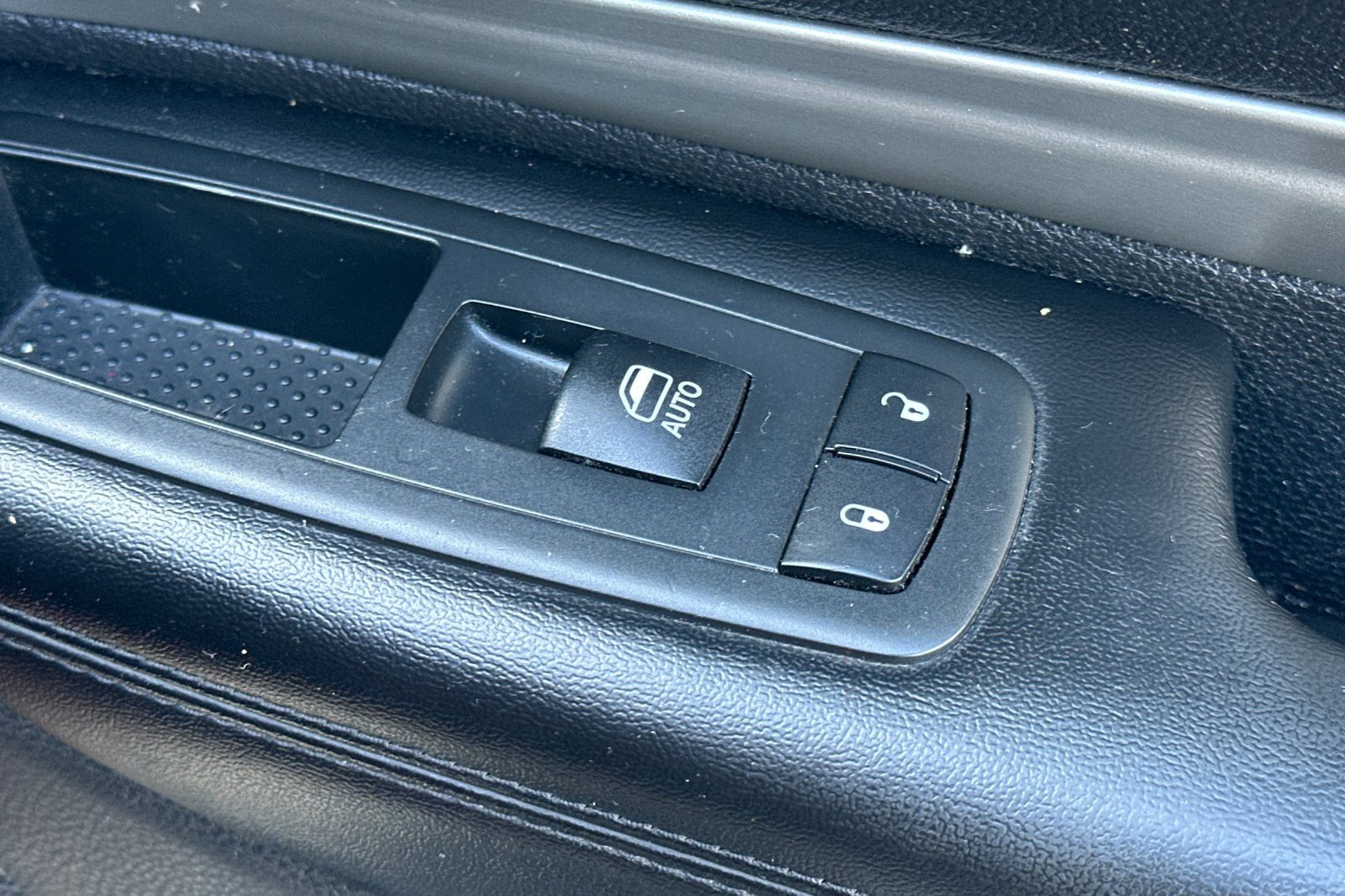 Used 2017 Dodge Durango SXT w/ 3rd Row Seating Group image 23