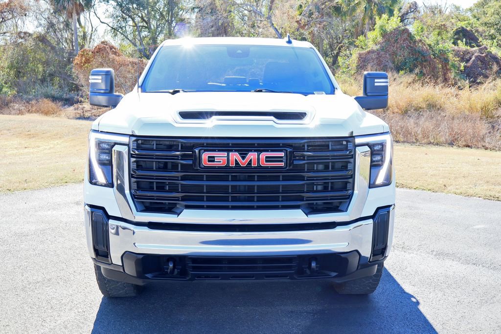 Used 2024 GMC Sierra 2500 Pro w/ Convenience Package image 3