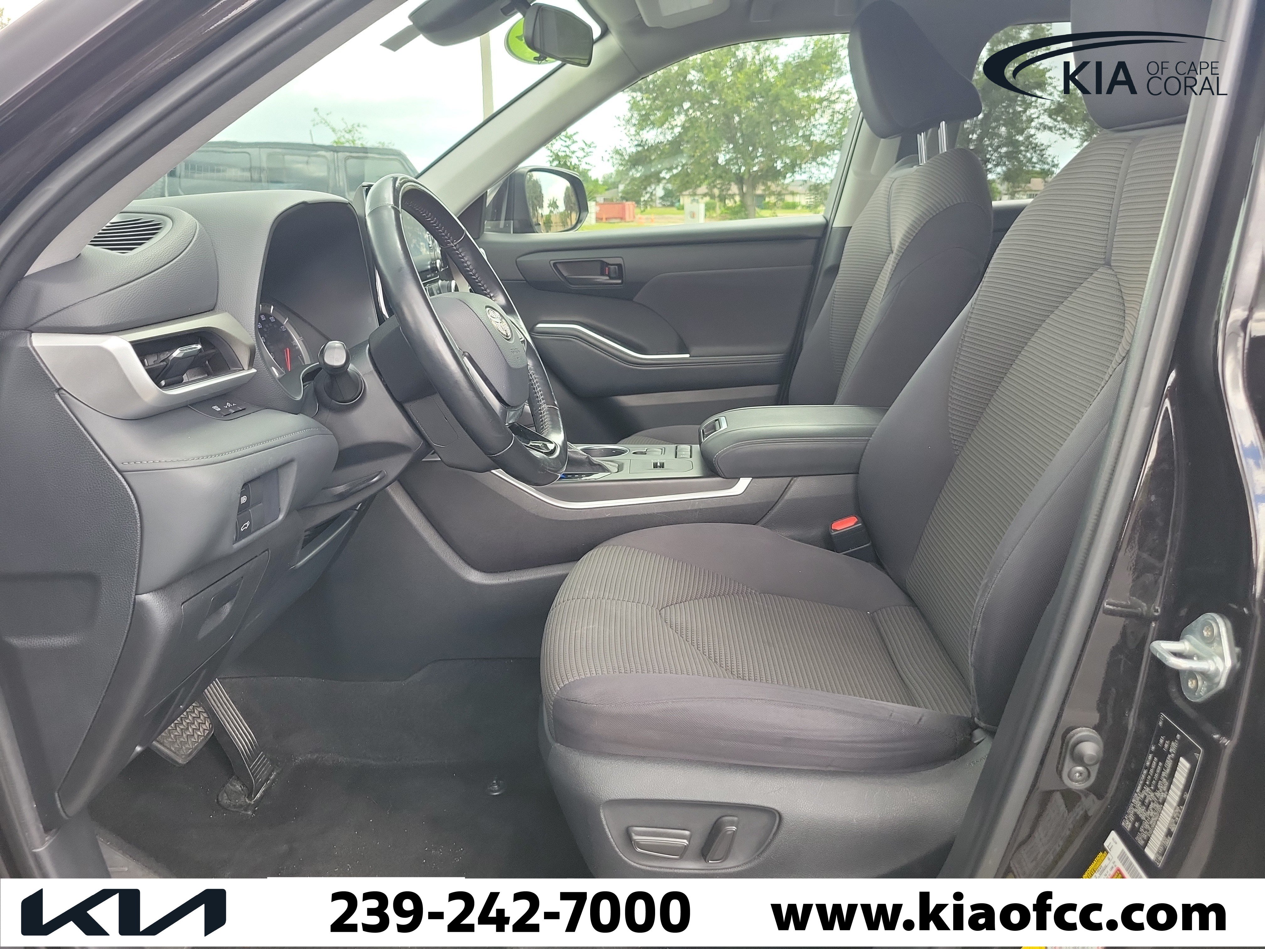 Used 2021 Toyota Highlander LE FWD image 21